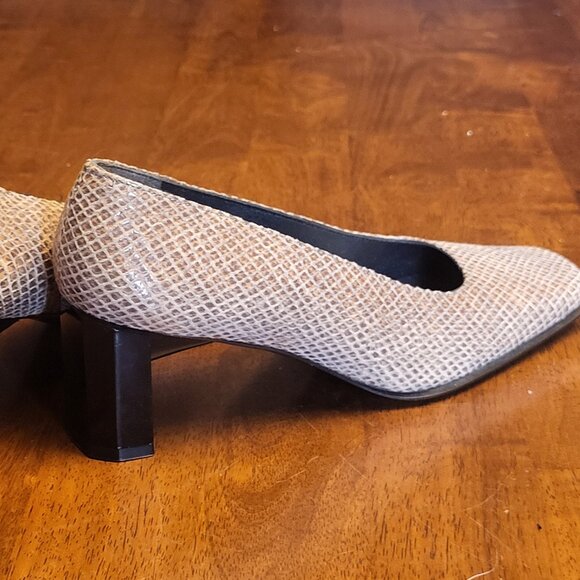 Vintage Stuart Weitzman ~ Sz 5 ~ Leather Pumps ~ *Excellent Vintage Condition - Picture 5 of 10